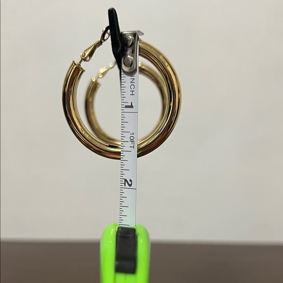 Elegant Gold Hoop Earrings - Picture 4 of 5